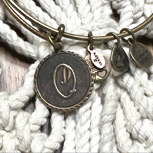 Alex and Ani | Retired Initial “Q” Bracelet #342 - Picture 4 of 5